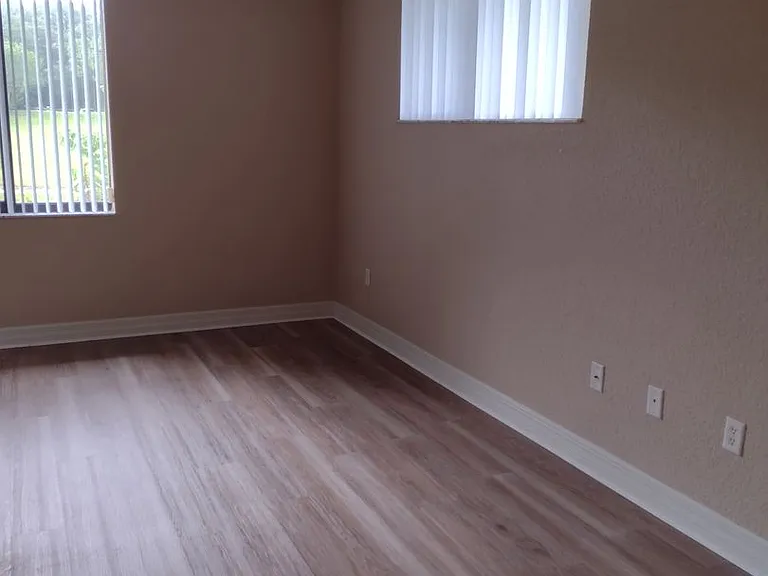 592 Dowling Cir — Photo 16