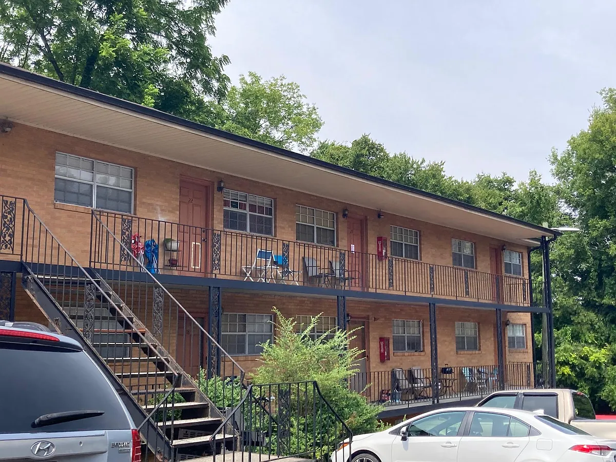 Building Photo - 2711 Woodrow Dr #8