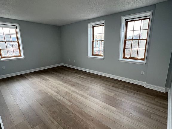 4th image of 109 N 3rd St #407