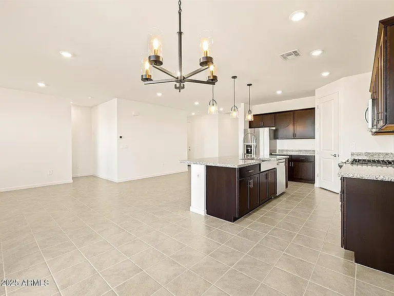 37406 W San Clemente St — Photo 10