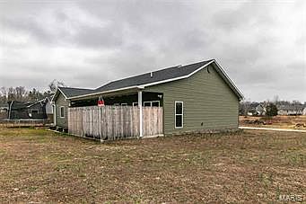 5th image of 221 Crooked Pine Cir