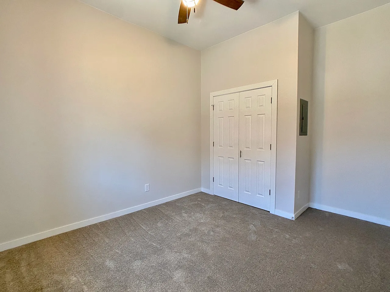 423 Adams Avenue - 4 — Photo 4