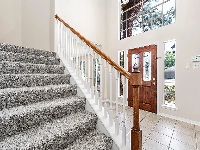 7902 Feather Springs Dr — Photo 6
