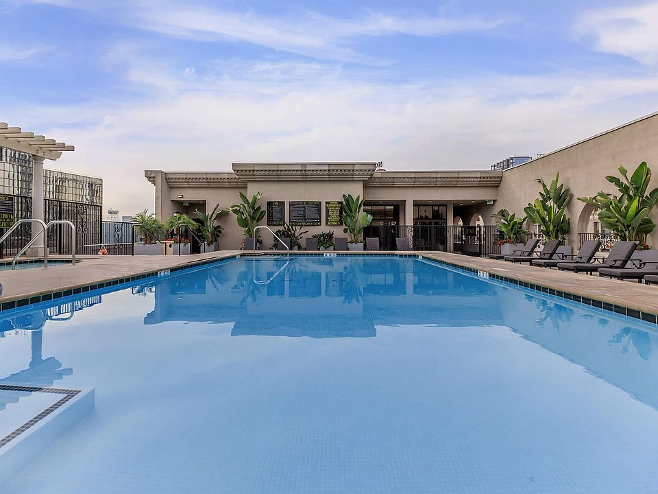 Rooftop Clubhouse