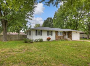 121 Circle Dr, Monett, MO 65708