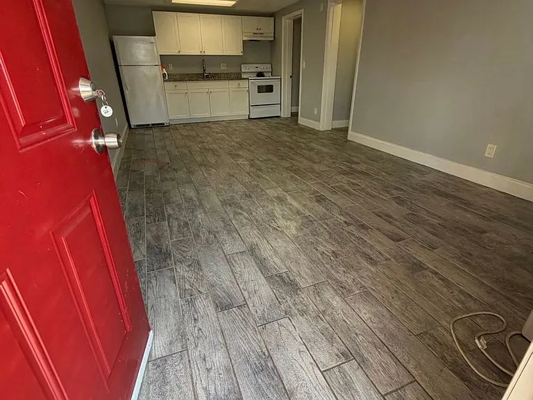Strawberry Place Apartments — Photo 13
