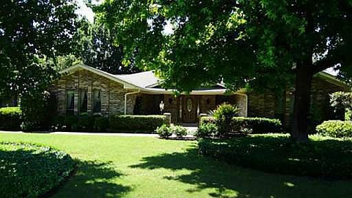 1st image of 130 Oak Grove Cir
