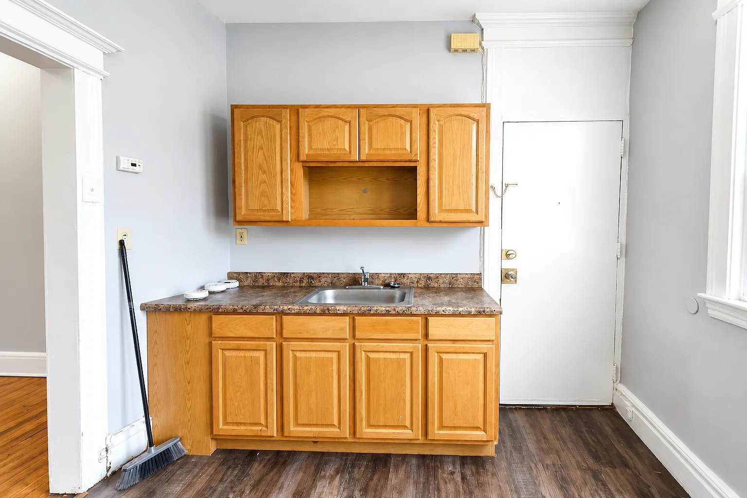 3 bed, $1,795 — Photo 2