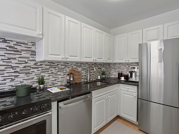 3rd image of 50 W 34th St APT 7B3