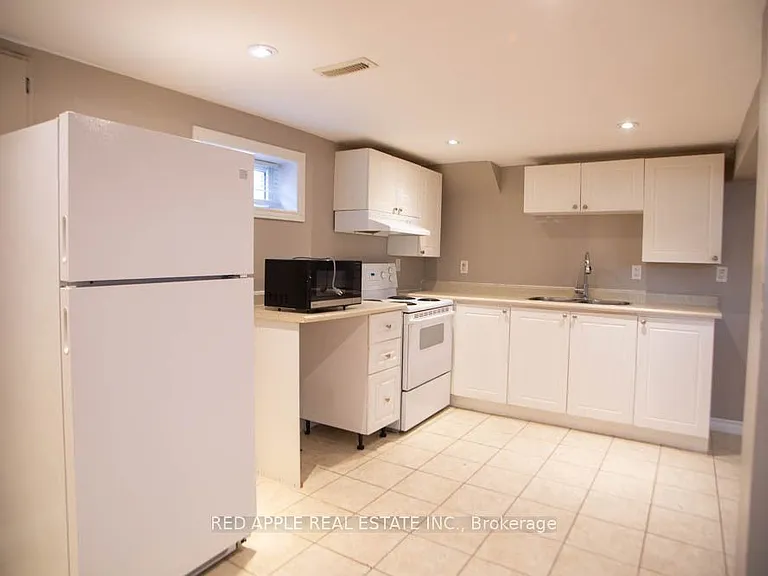 126 Longford Dr — Photo 13