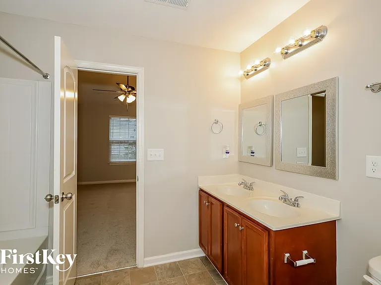 913 Bolivia Dr — Photo 10