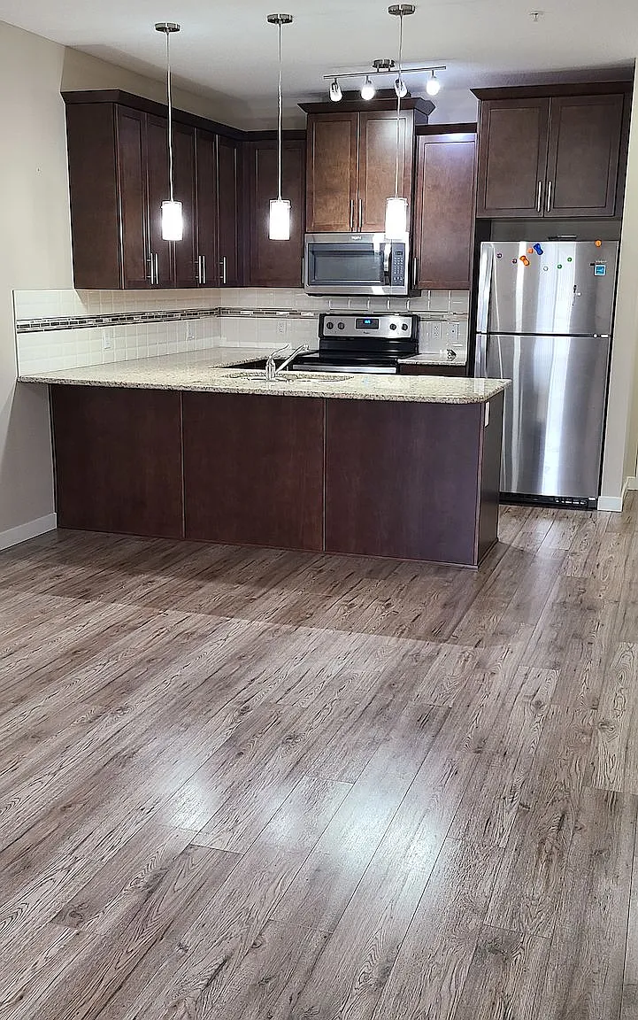 217 812 Welsh Drive — Photo 3