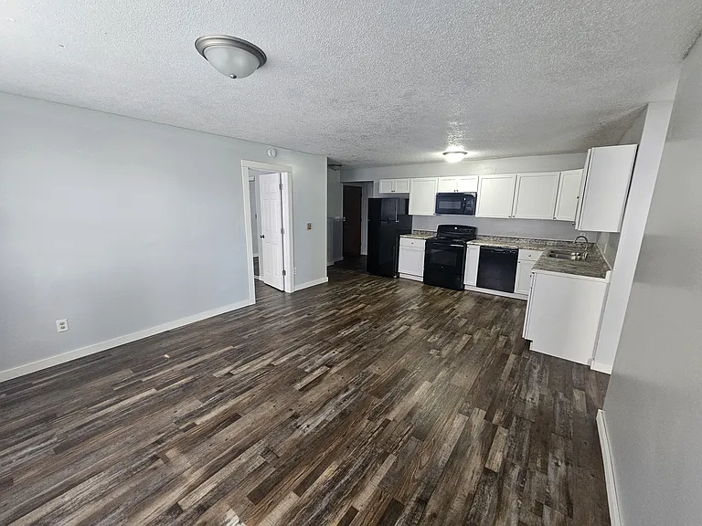 1097 Oakview Dr #5 — Photo 3