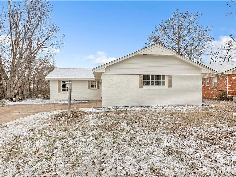 10313 N McKinley Ave — Photo 27