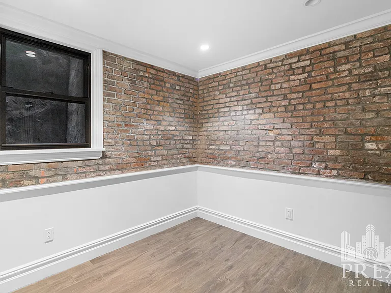 329 E 10th St #1 — Photo 11
