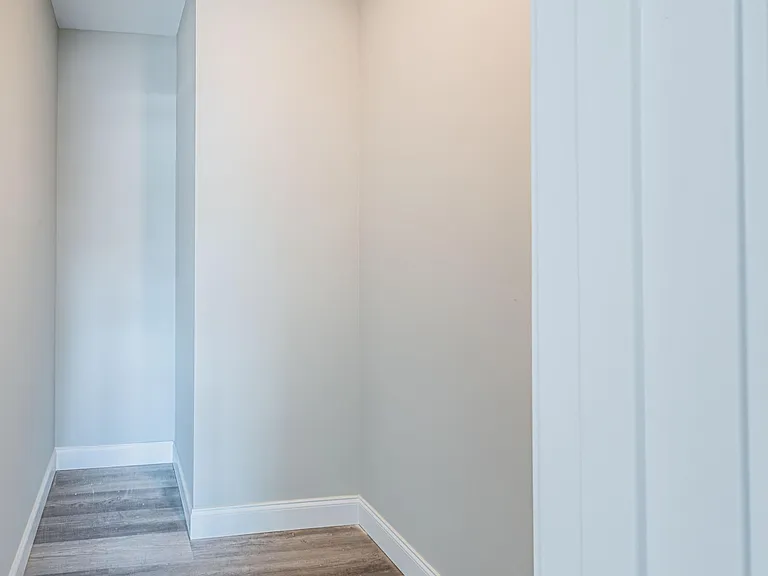 1011 Campbell Ln — Photo 2