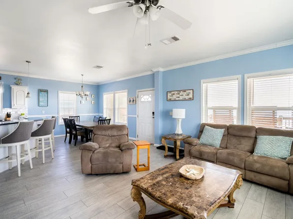 975 Dolly St #Id1364178p, Gilchrist, TX 77617