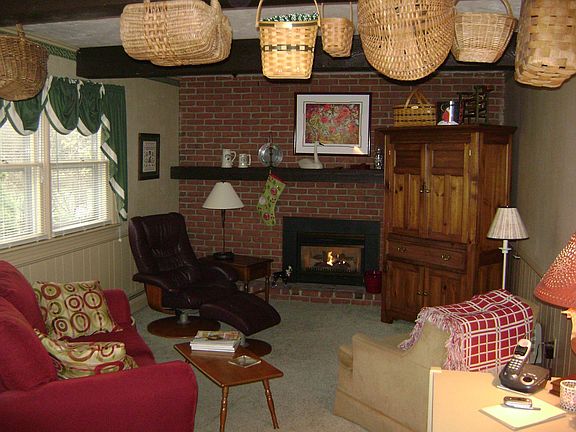 FAMIILY ROOM