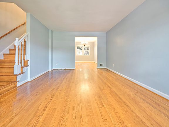 2nd image of 1022 Vernon St