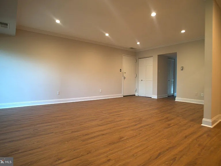 6 Monroe St #301 — Photo 4