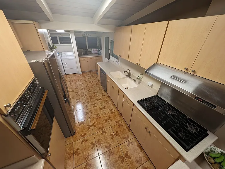 2567 California Ave — Photo 10