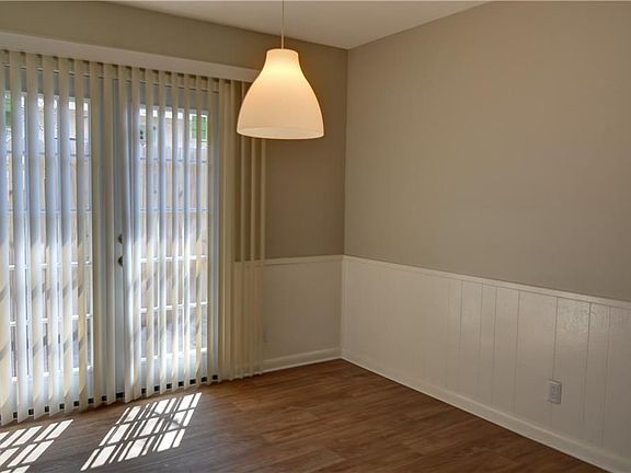 3rd image of 1010 N Meadows Dr APT B