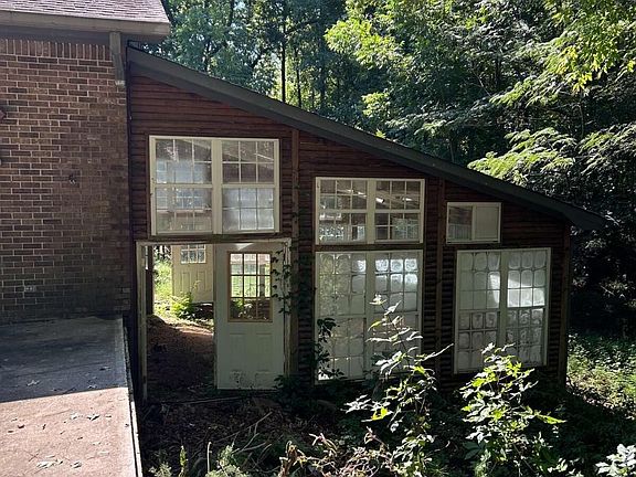 5th image of 130 Mill Pond Ct