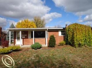 25462 Chernick St, Taylor, MI 48180