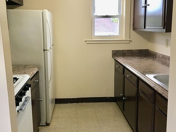 2nd image of 214 Washington St APT 5
