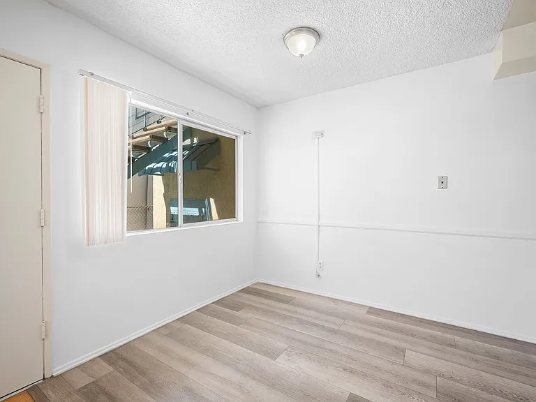 208 E Chevy Chase Dr #1 — Photo 7