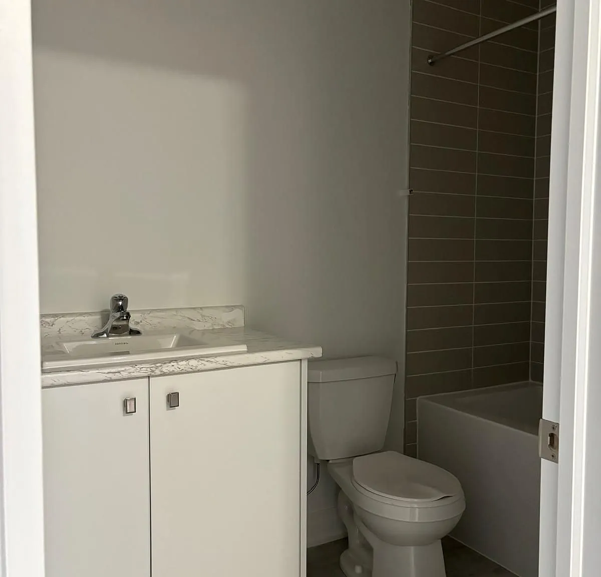 3 bed, $3,000 — Photo 4
