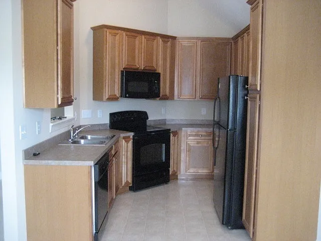 1300 Dexter Ridge Dr — Photo 2