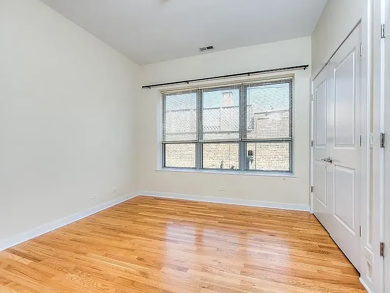 2417 W Erie St #201 — Photo 7