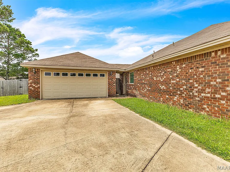 76 Zachary Cir — Photo 3