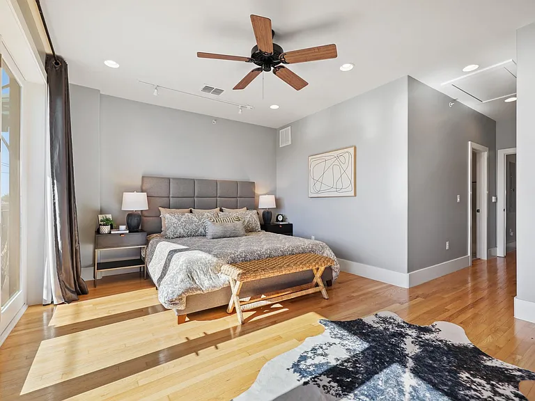 206 E Live Oak St #C — Photo 12