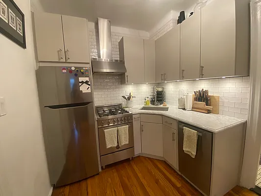 Rented by Avenues Real Estate | media 8