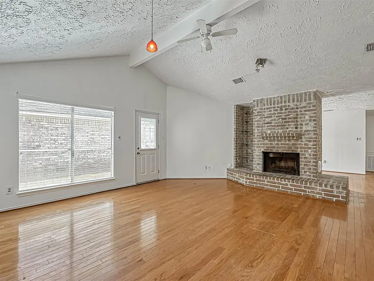 16319 La Luna Dr — Photo 10