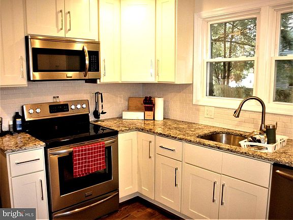 4th image of 15 Cedar Dr