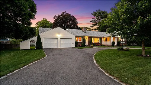 141 Weetamoe Dr Photo 1