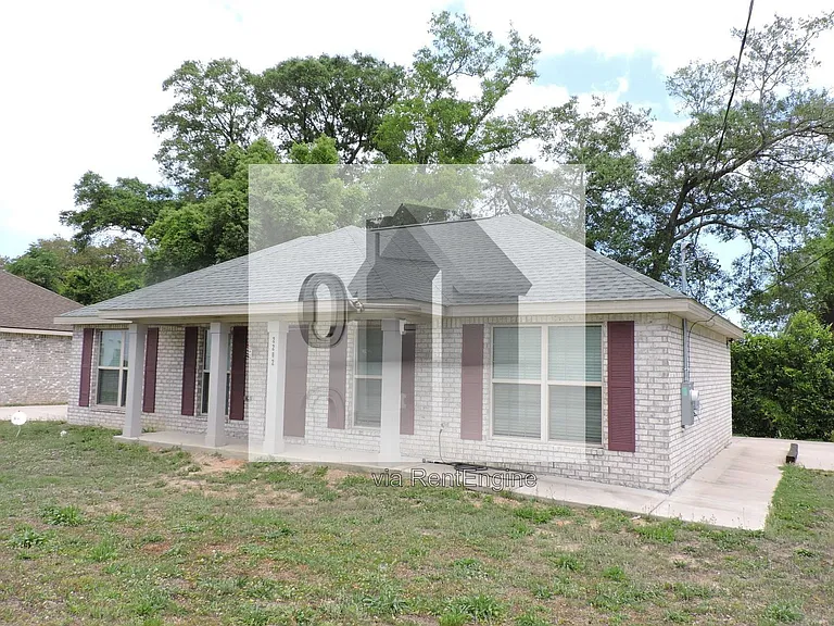 2202 N E St — Photo 2