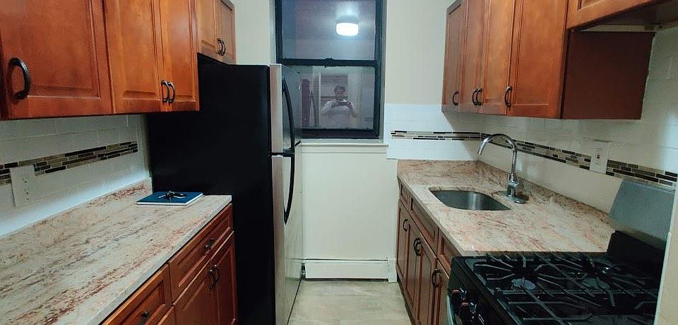 2nd image of 1300 Sheridan Ave #5
