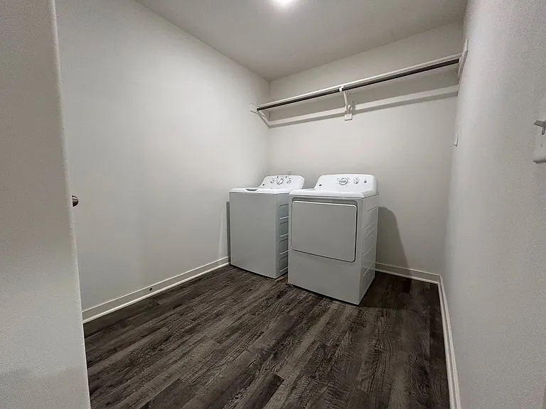 325 Westbrook Ct — Photo 6