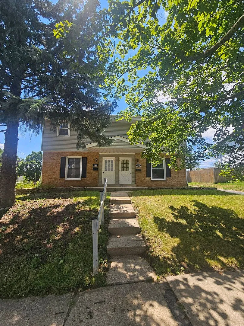 2018-2020 S Grand Ave. (Duplex) — Photo 1