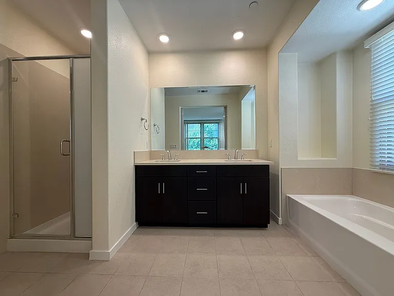1052 Bigleaf Pl #106 — Photo 5