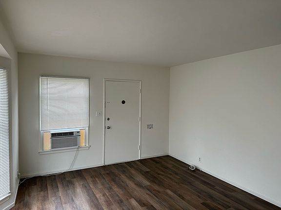 5th image of 116 S Jackson St Unit 122