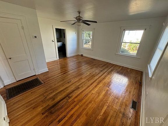 4th image of 307 Hood St