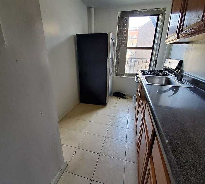 1st image of 2111 Regent Pl #3C