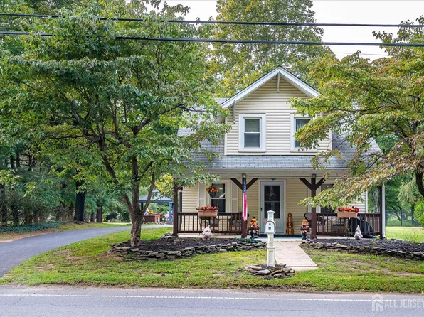 62 Taylors Mills Rd, Manalapan, NJ 07726