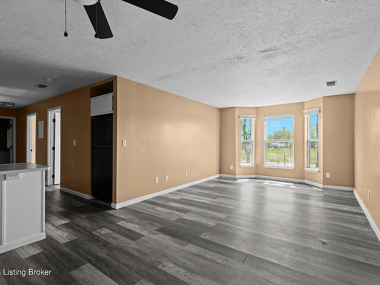 2430 McKindree Ct — Photo 2