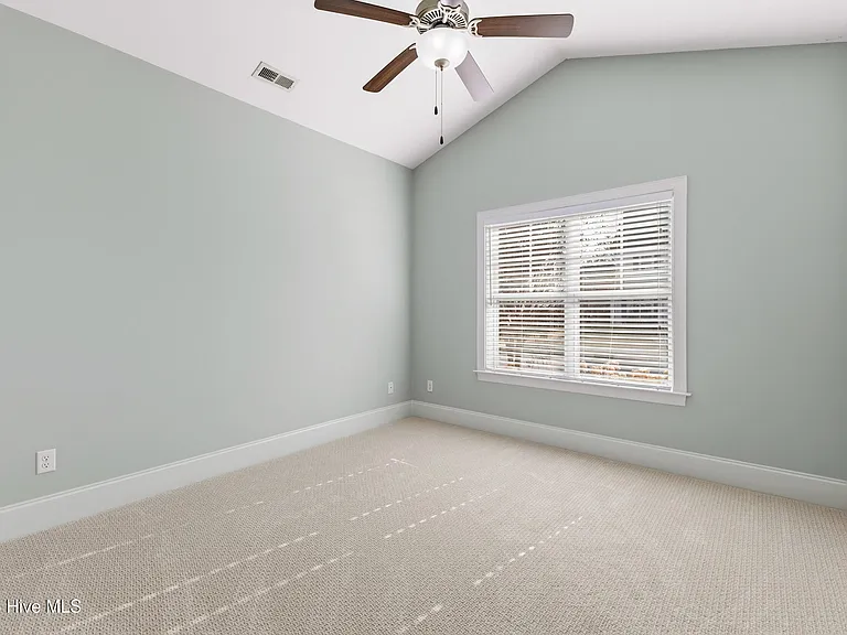 359 Hanover Lakes Dr — Photo 17